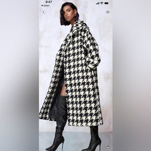 Kourtney Kardashian Boohoo Dogtooth Houndstooth black and white oversized coat